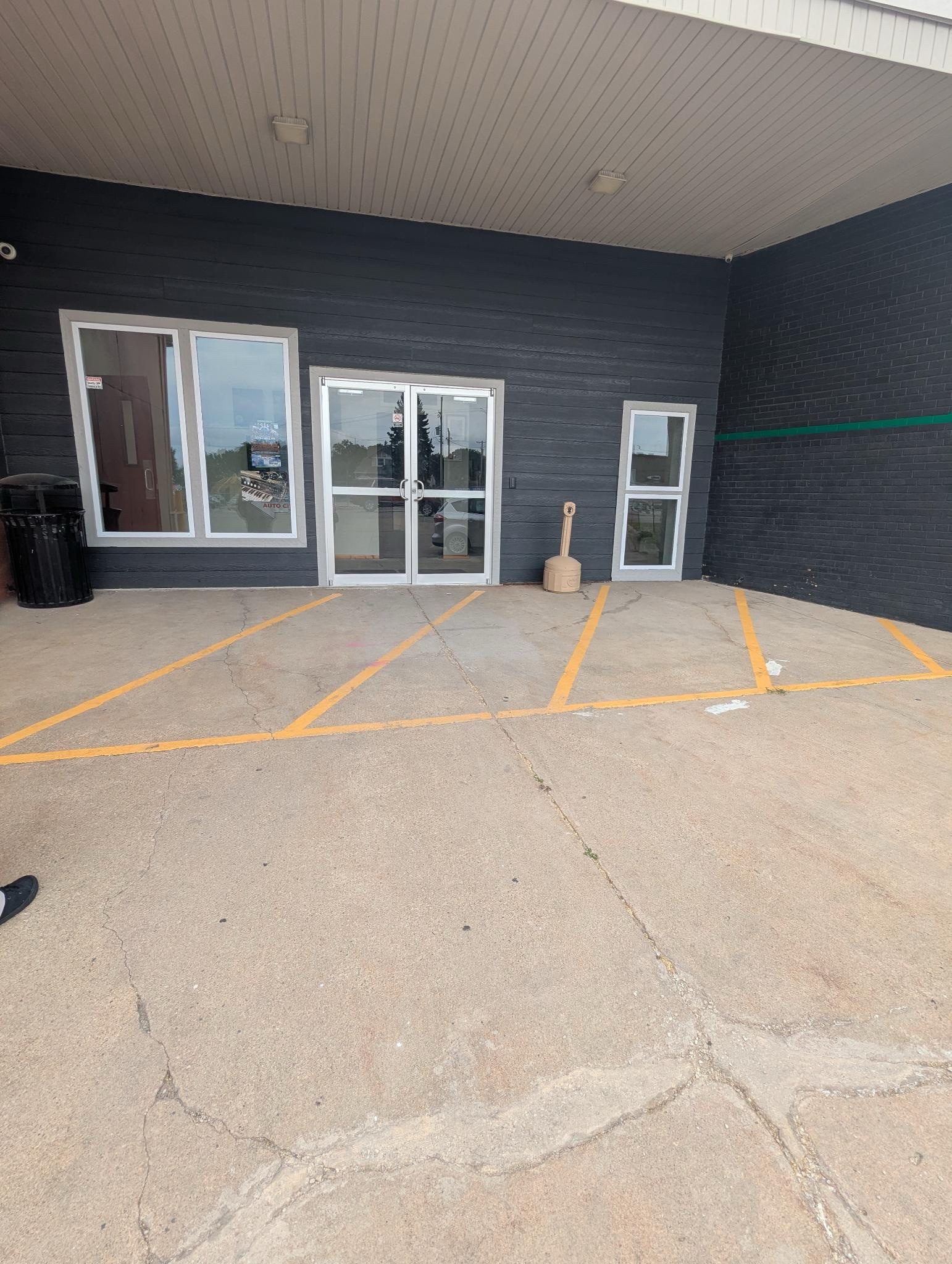A dropoff area in front of clover24